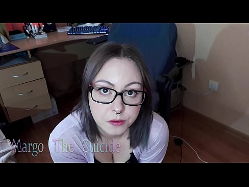 ❤️ Sexy holka s brýlemi kouří dildo hluboko na kameru ❤️ Sex u nás ❤